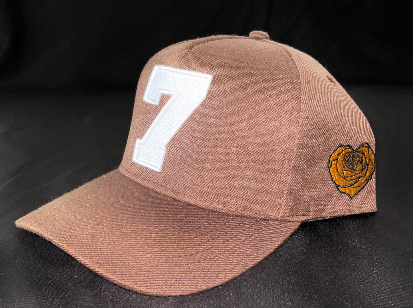 BROWN SE7EN SNAPBACKS
